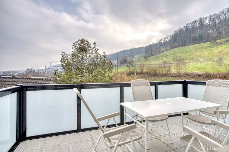 Elegant Horgen, 3 rooms with basement, 5 minutes to market, via Blueground (5)