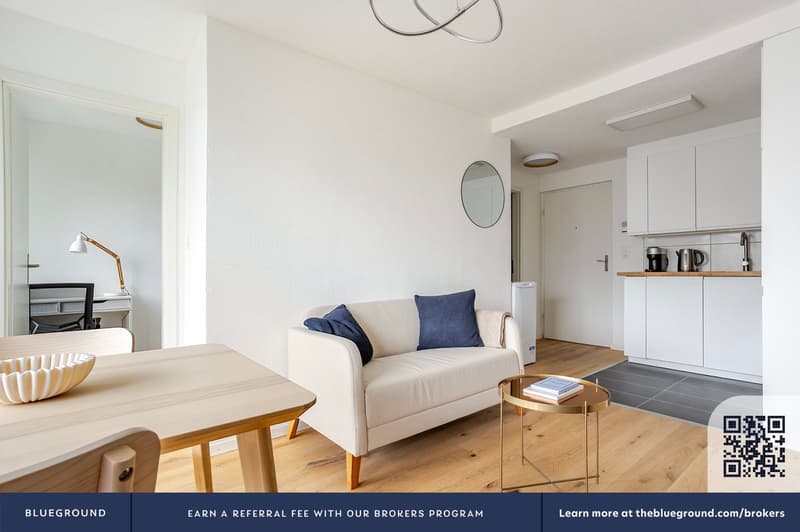 Stylish Furnished Apartment in Zürich with City Views (3)
