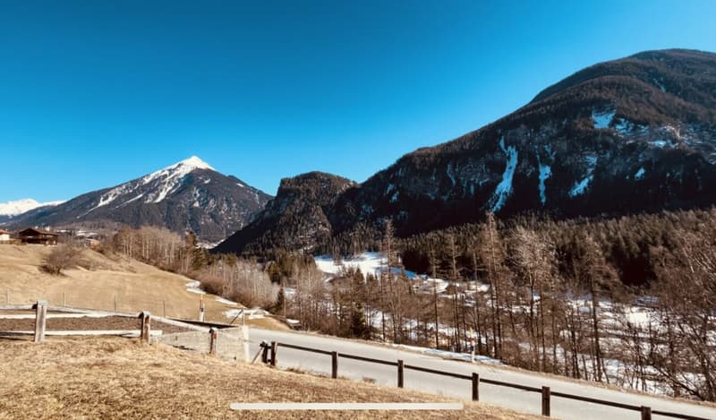 Sunny, quiet and an unobstructable panorama (1)