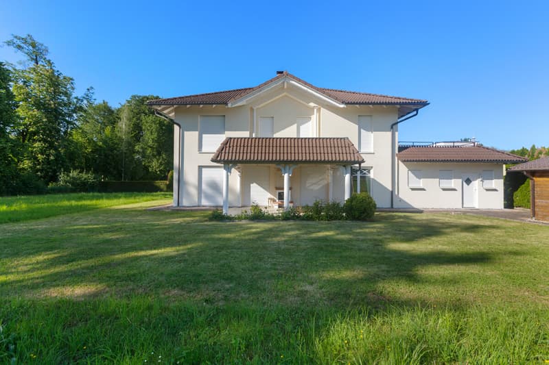 Villa in Seenähe