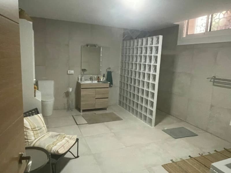 Exclusive and high-quality renovated villa in a sought-after location in southern Spain (14)