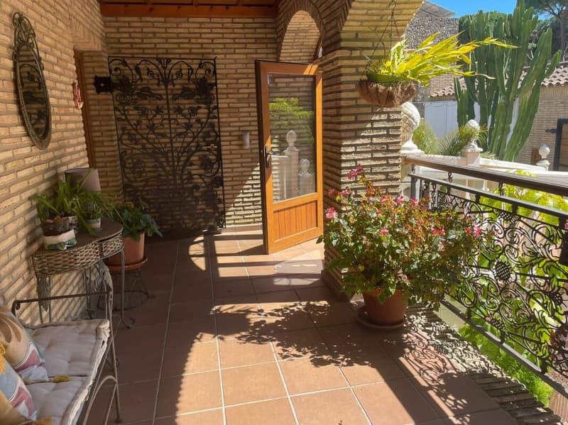 Exclusive and high-quality renovated villa in a sought-after location in southern Spain (5)