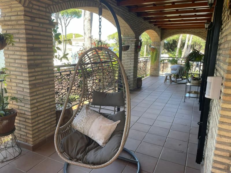 Exclusive and high-quality renovated villa in a sought-after location in southern Spain (4)