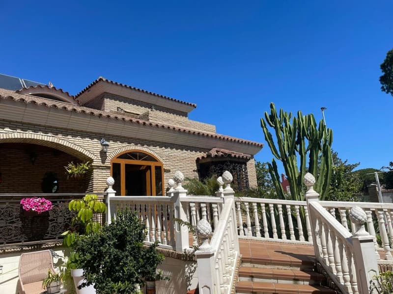 Exclusive and high-quality renovated villa in a sought-after location in southern Spain (1)