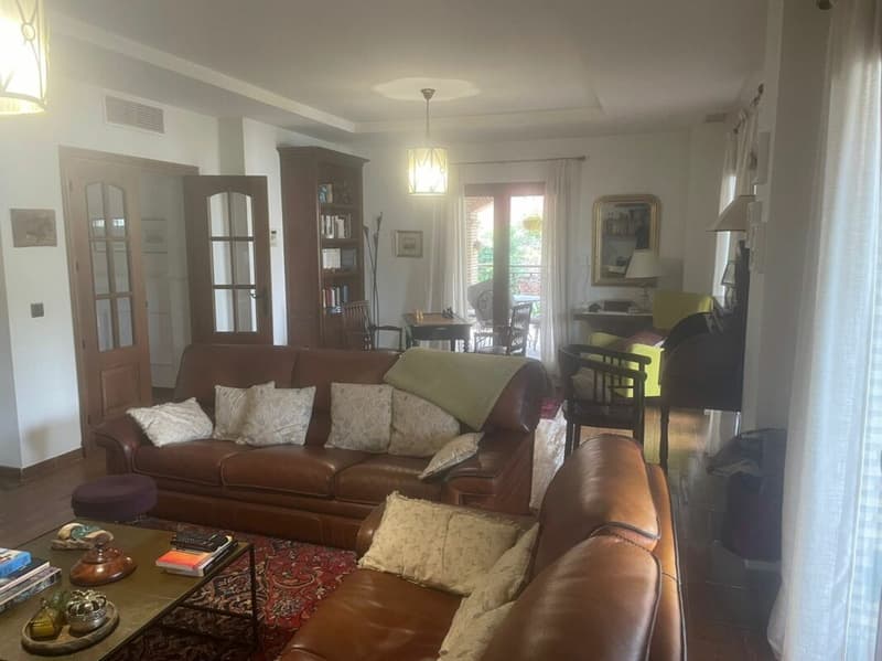 Exclusive and high-quality renovated villa in a sought-after location in southern Spain (8)