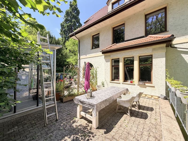 Architectural Unique: Core-Renovated Art Nouveau Estate in Top Stuttgart Location (3)