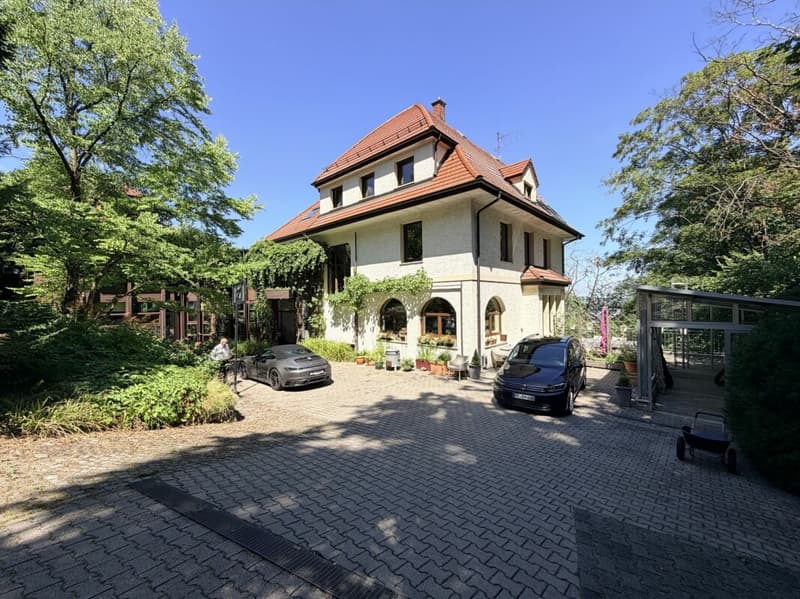Architectural Unique: Core-Renovated Art Nouveau Estate in Top Stuttgart Location (40)