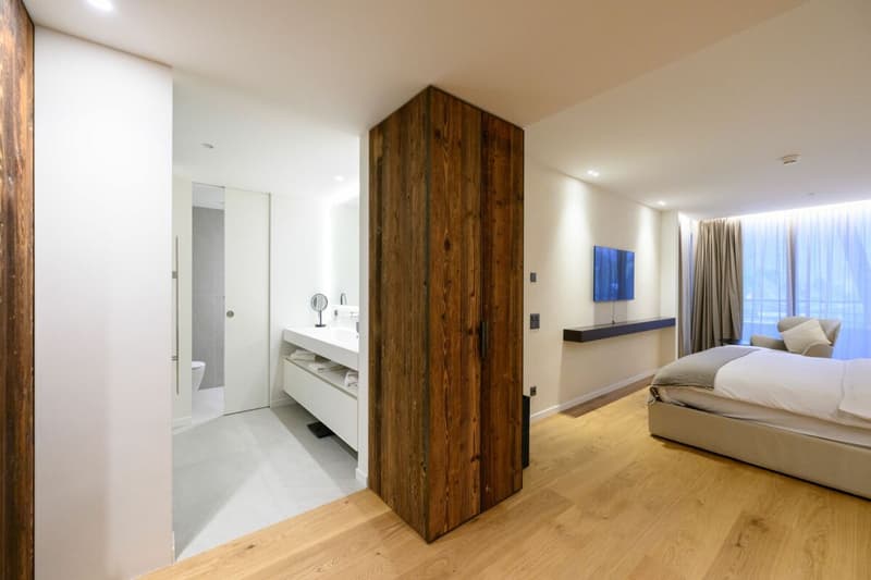 Schlafzimmer mit Zugang Masterbad
