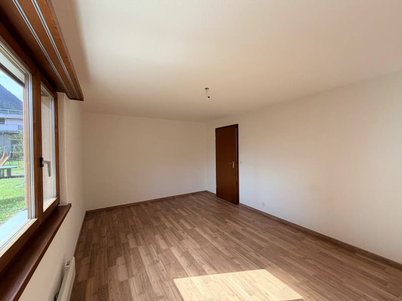 Solide 3,5-Zimmer-Wohnung mit schöner Terrasse und EHP in Interlaken (11)
