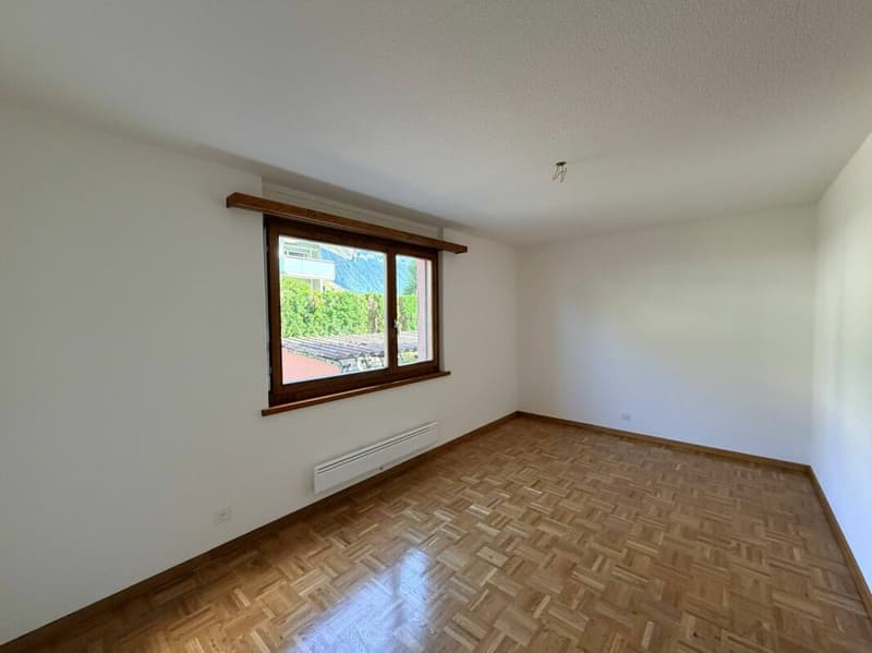 Solide 3,5-Zimmer-Wohnung mit schöner Terrasse und EHP in Interlaken (6)