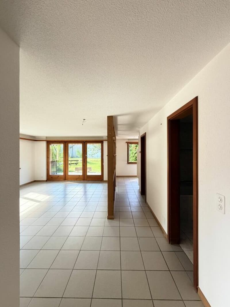 Solide 3,5-Zimmer-Wohnung mit schöner Terrasse und EHP in Interlaken (3)