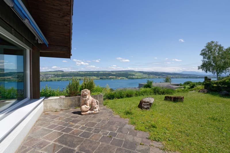 Terrasse neben dem Wohnzimmer
