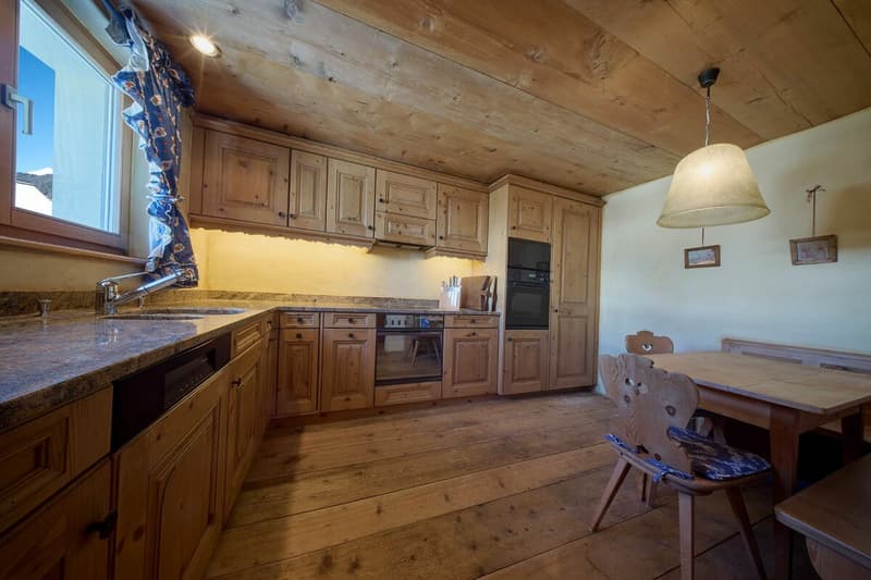 Appartement de luxe exclusif avec caractère de chalet au centre de Klosters (5)