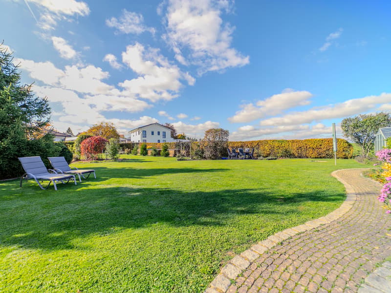 Casa unifamiliare a basso consumo energetico con giardino da sogno (5)