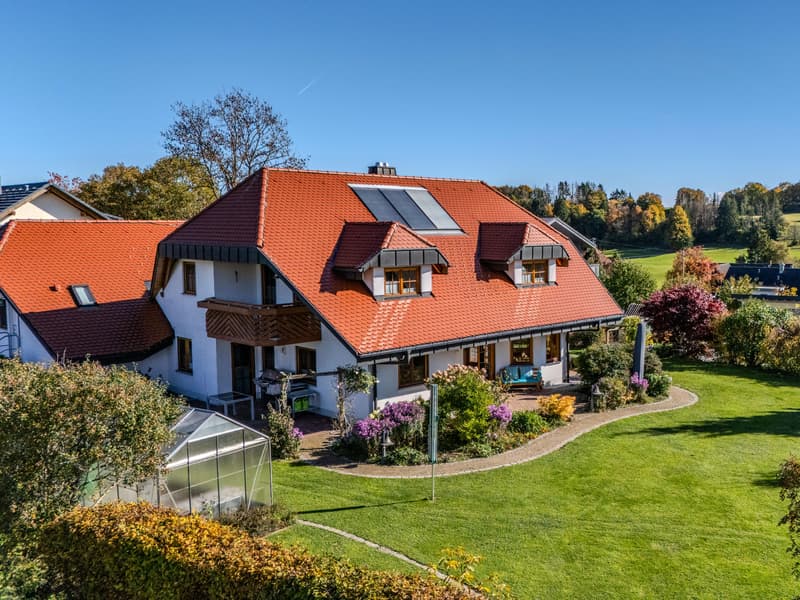 Casa unifamiliare a basso consumo energetico con giardino da sogno (2)