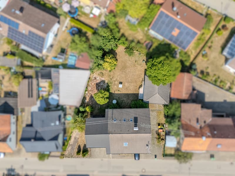 Renovierungsbedürftiges Zweifamilienhaus (3)