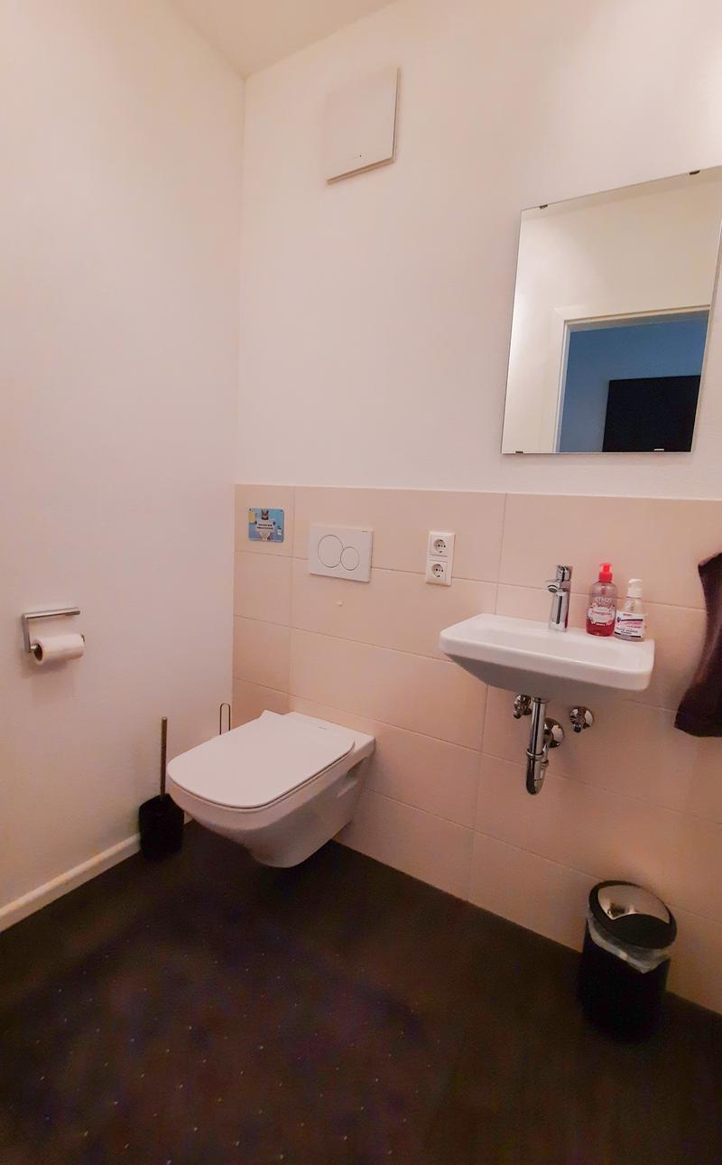 Apartment with usufruct: Stylish apartment with balcony, elevator, and two (9)