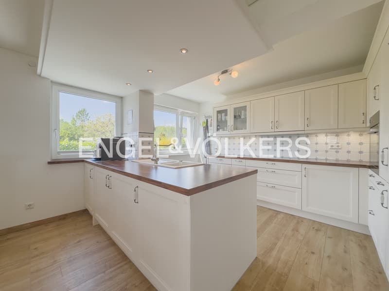 Exclusive bungalow with separate apartment (8)