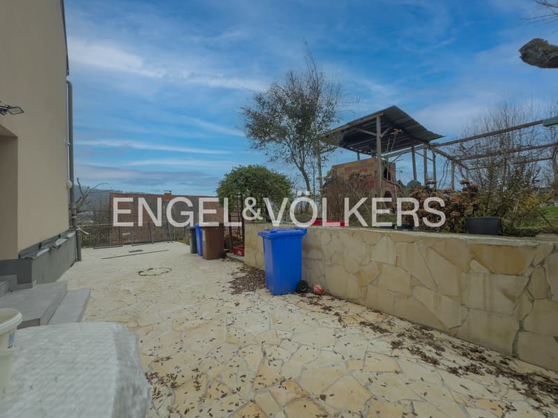 Exclusive ground-floor apartment with private garden idyll (10)
