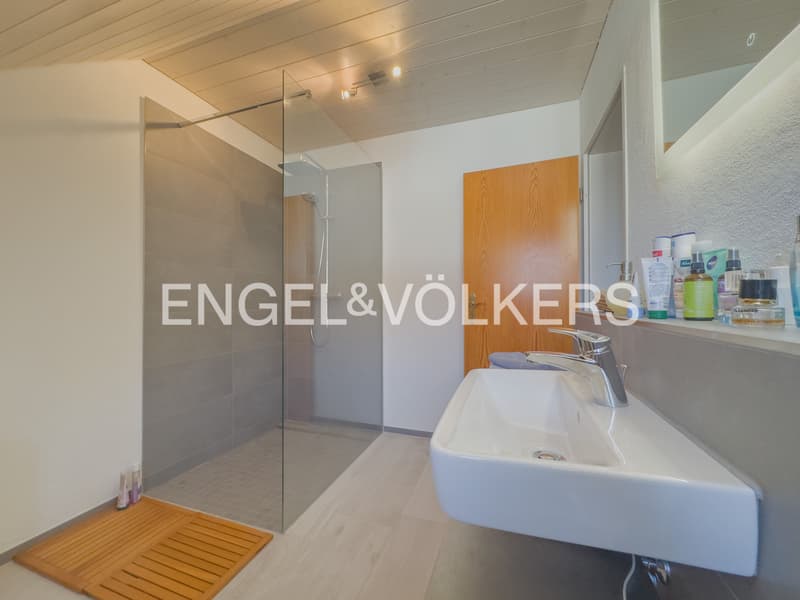 Appartement-maisonnette élégant avec balcon ensoleillé et vue sur la verdure - (5)