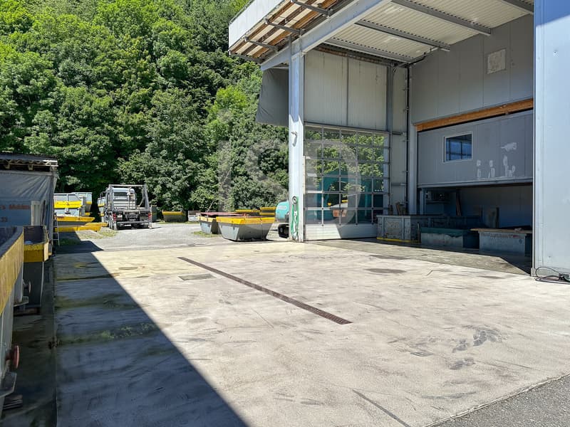 Propriété commerciale avec appartement en attique à Neuenegg (3)