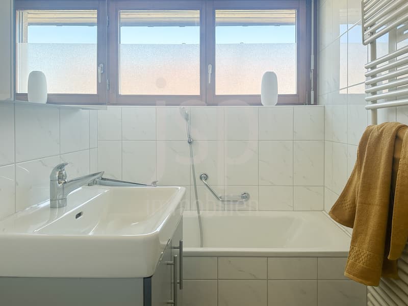 A practical 3.5-room apartment directly at the train station in Niederscherli (9)