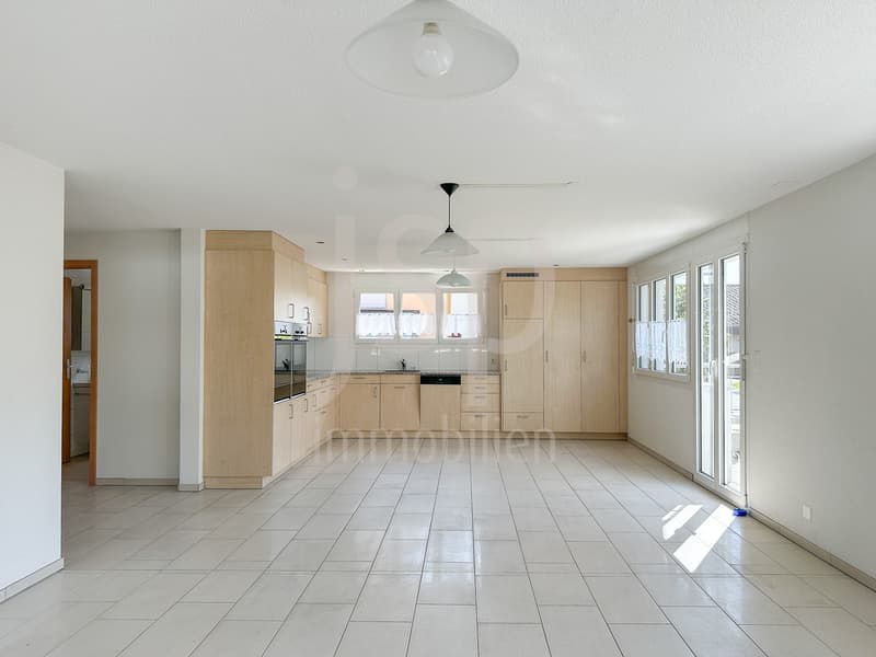 Maison familiale de 6 pièces neuve avec garage pour quatre véhicules (3)