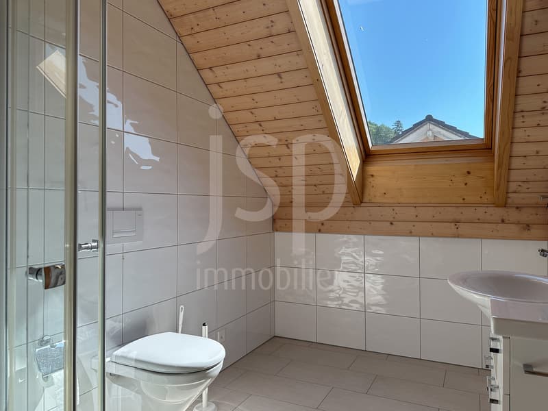 Maison familiale de 6 pièces neuve avec garage pour quatre véhicules (7)