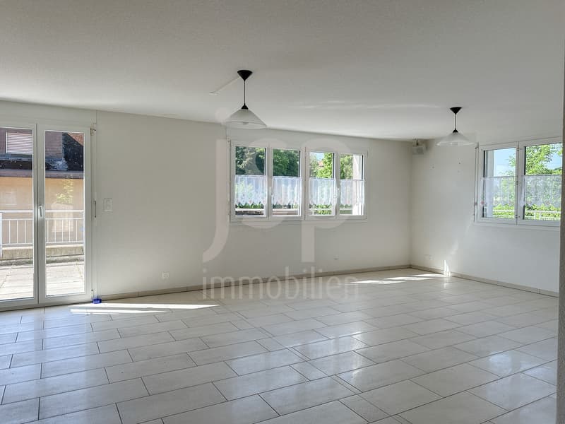 Maison familiale de 6 pièces neuve avec garage pour quatre véhicules (2)