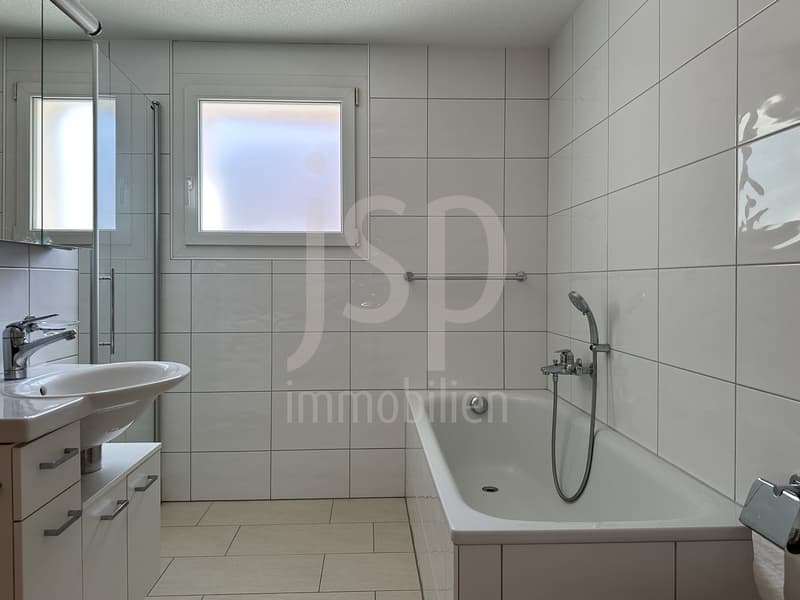 Maison familiale de 6 pièces neuve avec garage pour quatre véhicules (5)