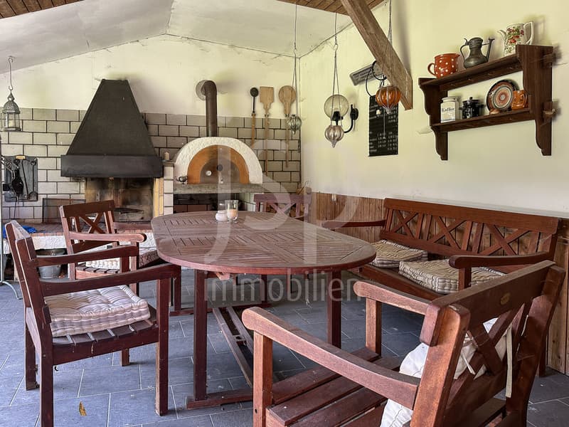 Well-maintained farmhouse with 3'397m2 plot (8)