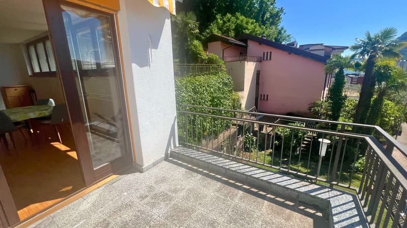 SPACIOUS 2.5-ROOM APARTMENT WITH TERRACE AND PARTIAL LAKE VIEW AND PARKING SPACE (10)