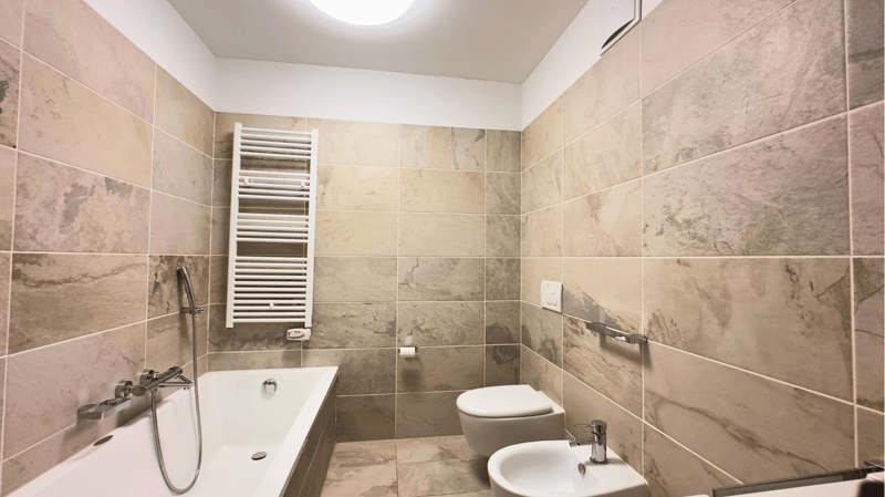 Mendrisio, 3.5 Zimmer umfangreiches und geräumiges Duplex mit Terrasse (13)