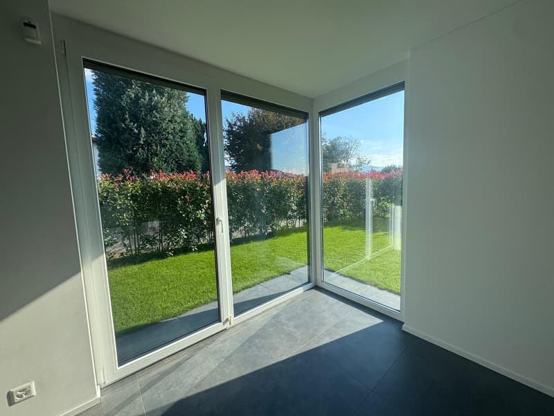 San Pietro di Stabio: bifamiliare nuova con giardino privato. (4)