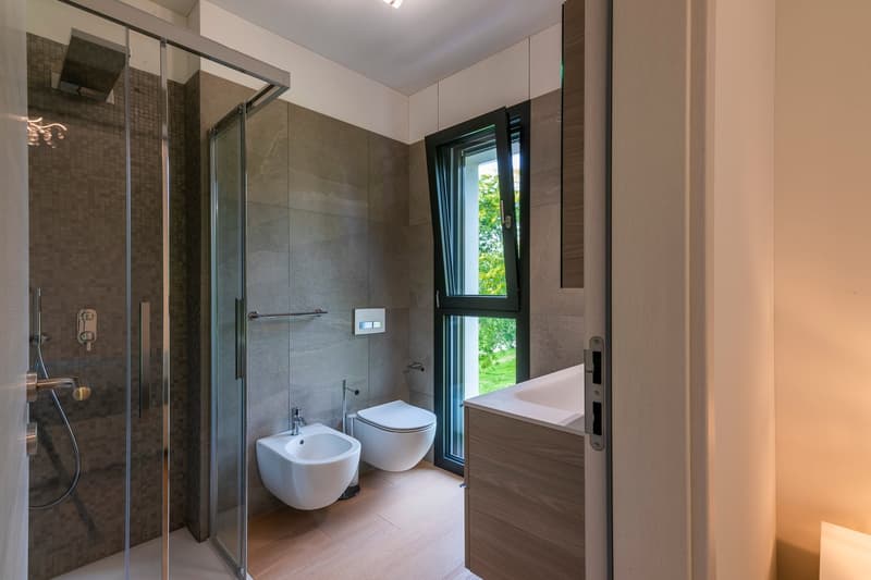 Montagnola: 3.5-room attic apartment with terrace and lake view (13)