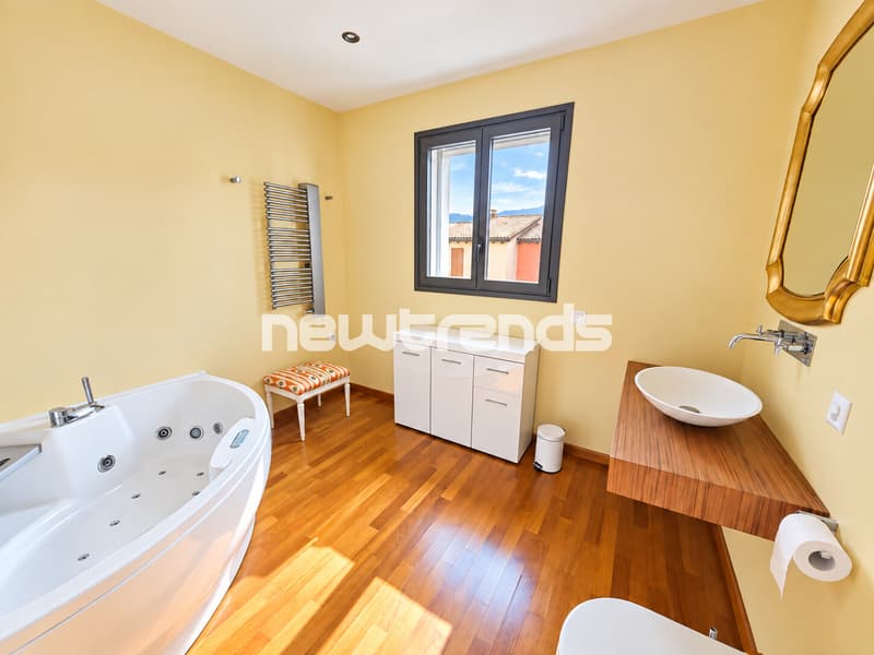 bagno con vasca idromassaggio