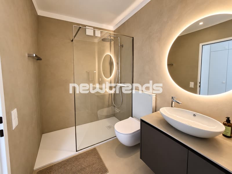 Bagno di design con doccia