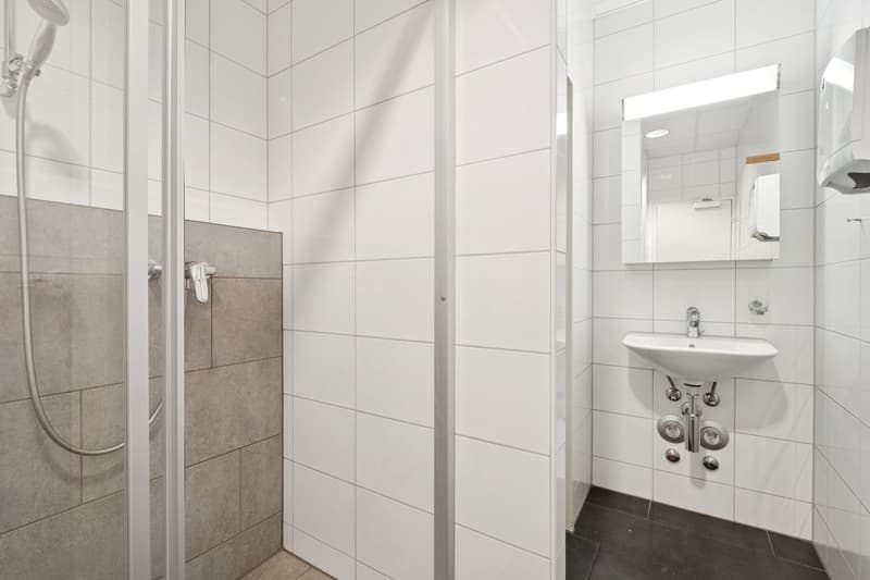 Dusche vorne rechts