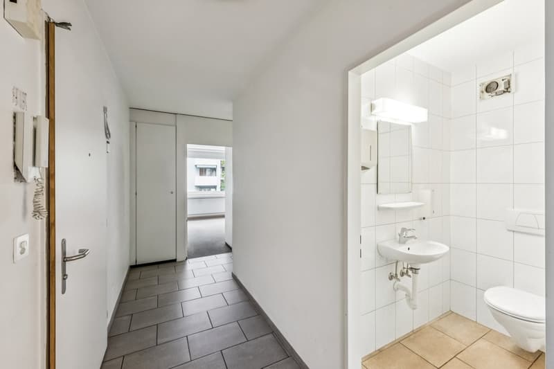 Flur und WC 2