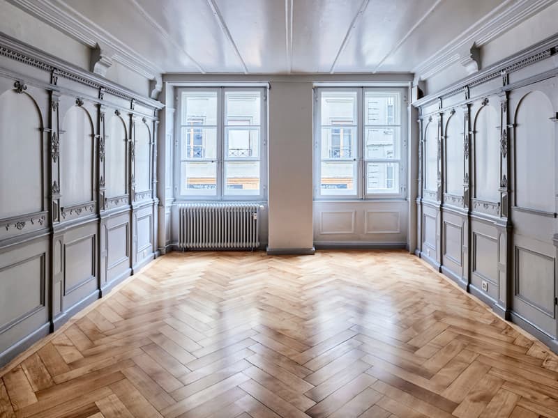 Living in the heart of Bern's old town on the historic Junkerngasse (8)