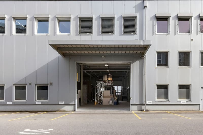 Spazi commerciali flessibili con magazzino, uffici e aree di mostra a Ittigen vicino a Berna (6)