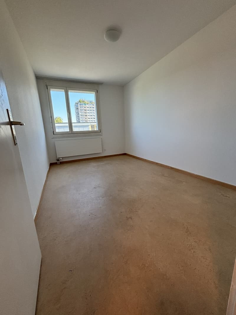 Grosszügige 4.5-Zimmer-Wohnung mit Balkon und Bergblick in Thun (4)