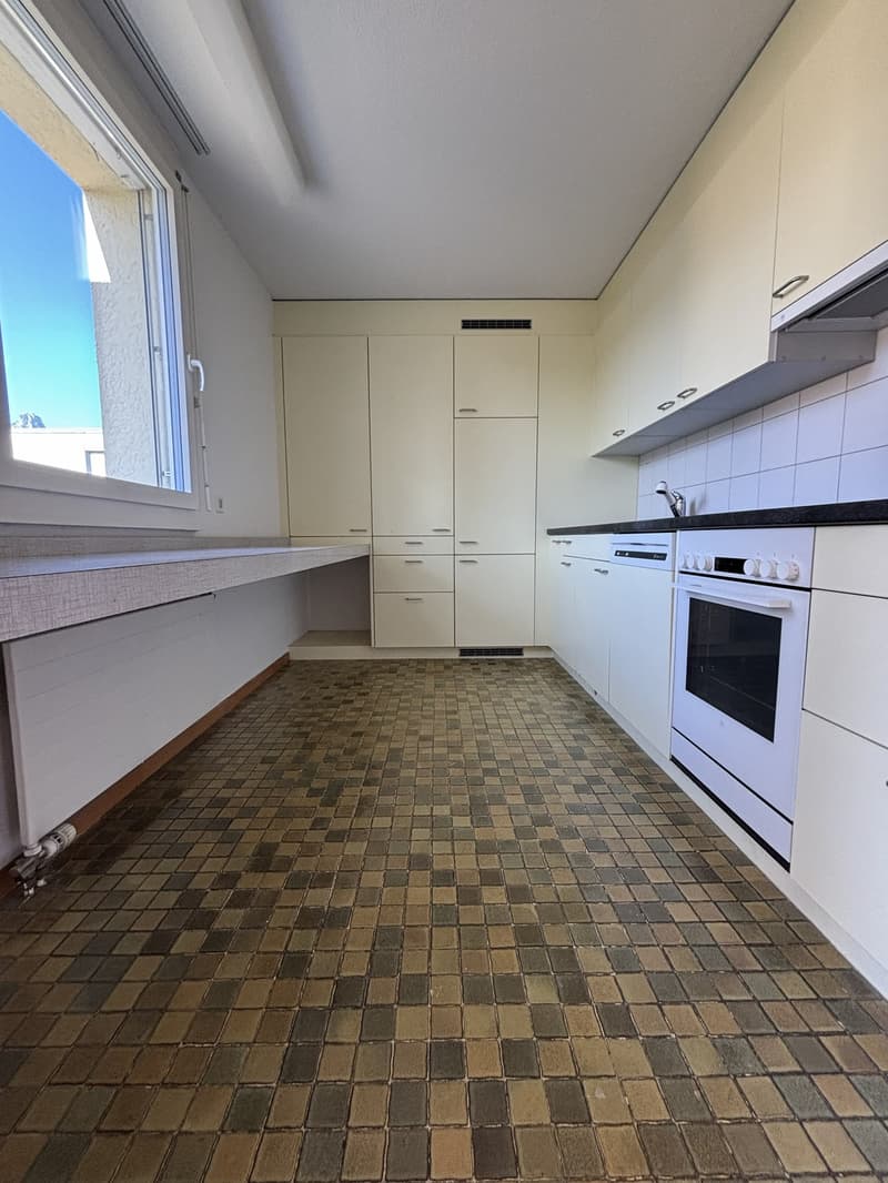 Grosszügige 4.5-Zimmer-Wohnung mit Balkon und Bergblick in Thun (7)