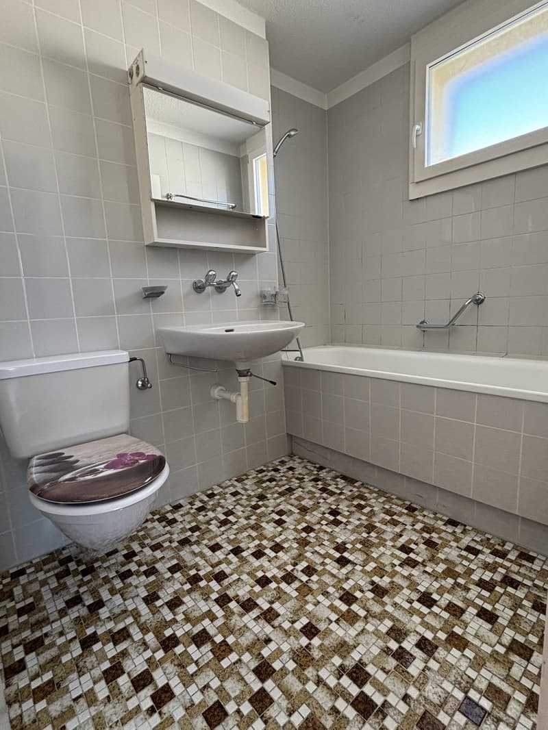 Grosszügige 4.5-Zimmer-Wohnung mit Balkon und Bergblick in Thun (11)