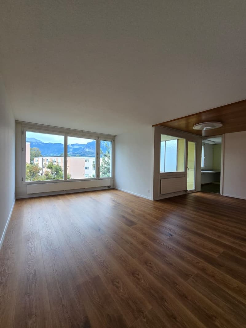 Grosszügige 4.5-Zimmer-Wohnung mit Balkon und Bergblick in Thun (11)