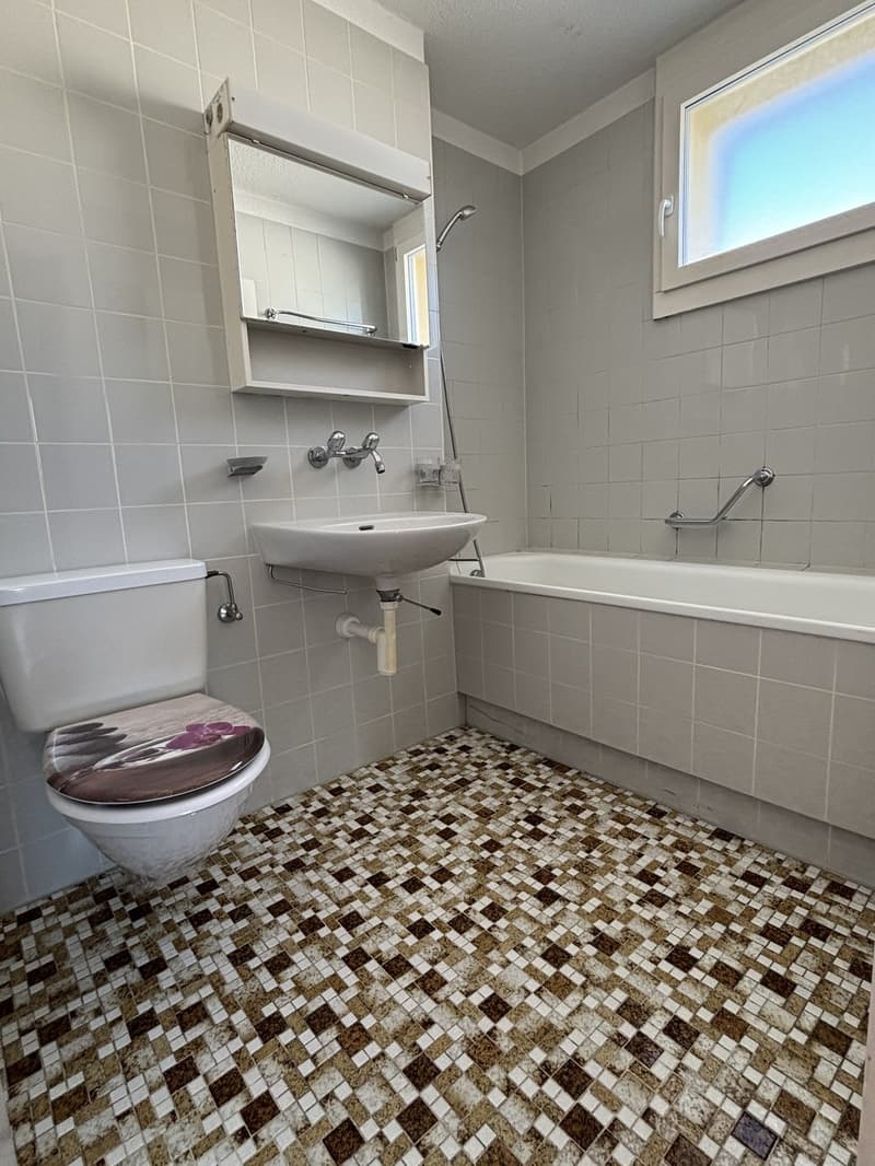 Grosszügige 4.5-Zimmer-Wohnung mit Balkon und Bergblick in Thun (8)