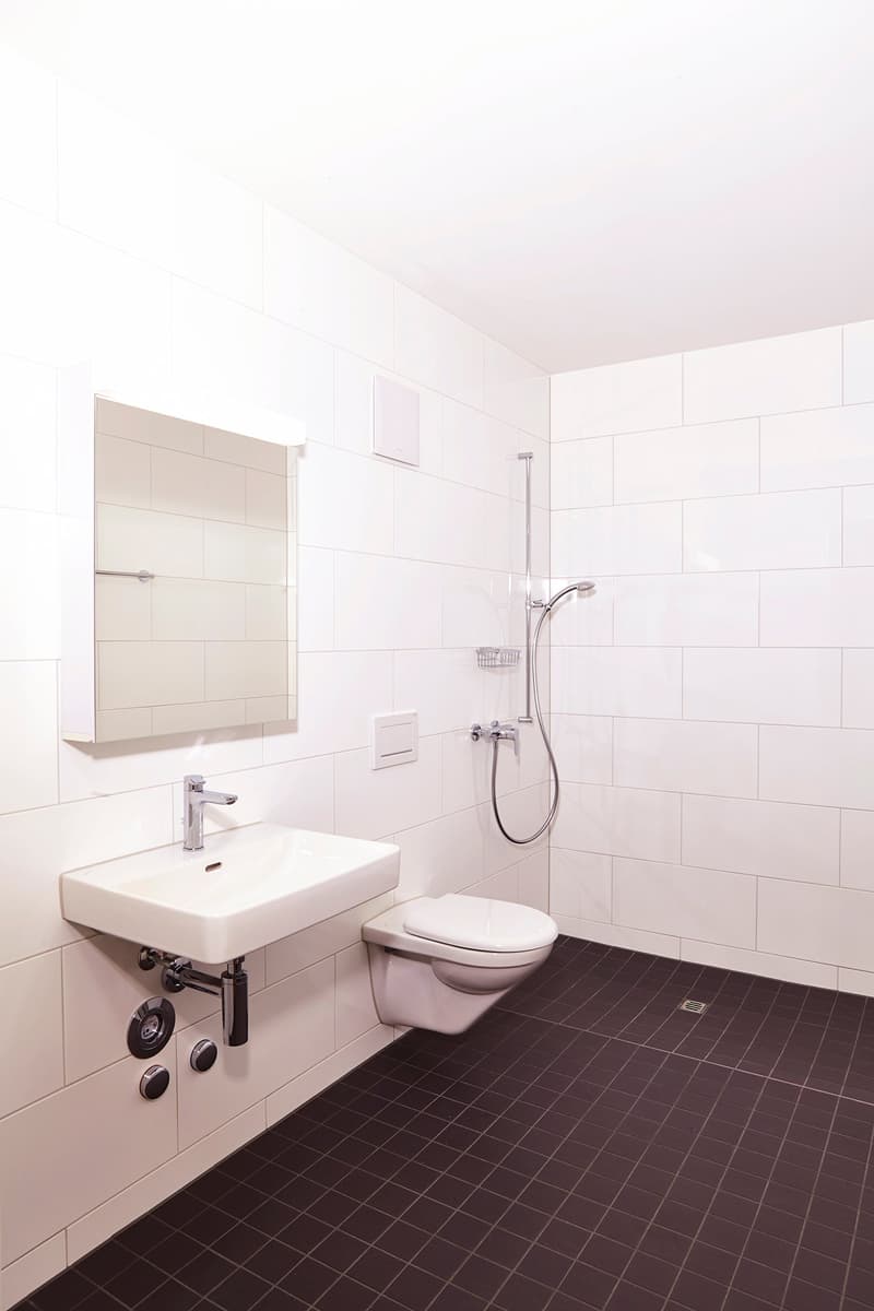 Piano moderno con zona living e cucina aperta (5)
