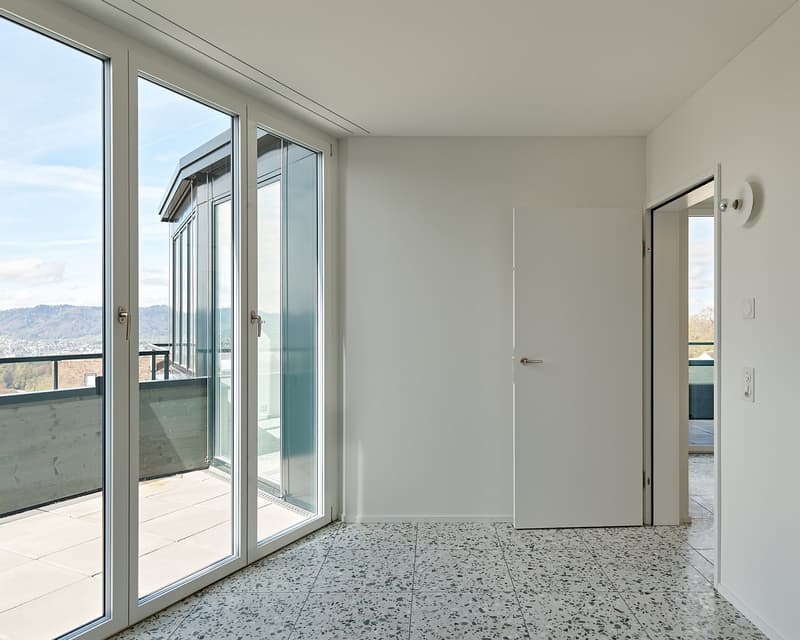 1.5-Zimmer Studio mit atemberaubender See- und Stadtsicht (5)