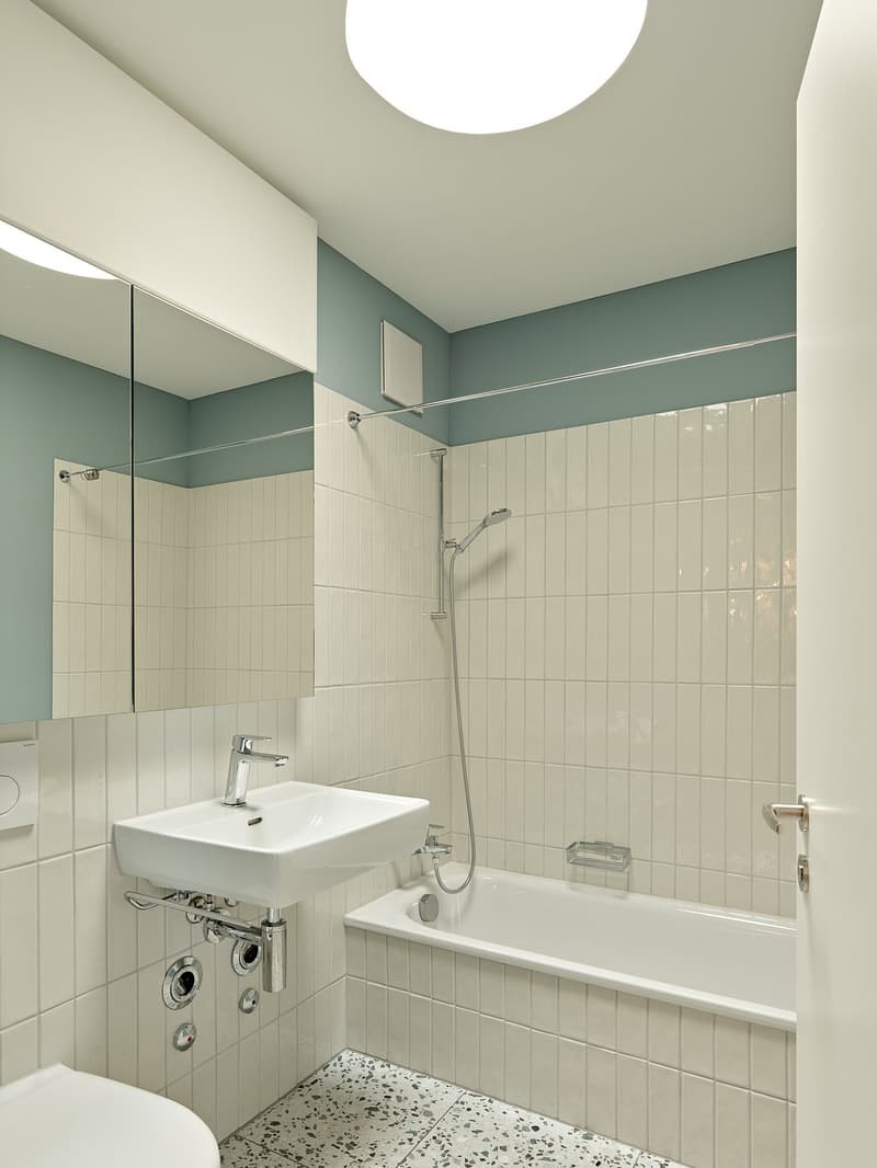Moderne 2.5-Zimmer-Neubauwohnung mit Balkon in Zürich-Witikon (6)