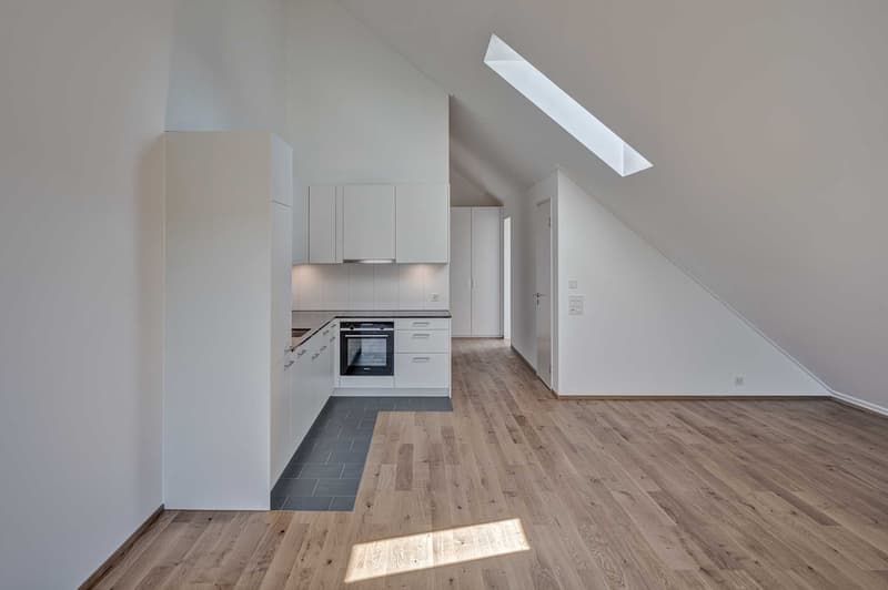 2.5-Zimmer-Dachwohnung im freundlich anmutenden Dorfkern von Maur (3)